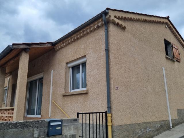 Maison de village de plain pied avec garage