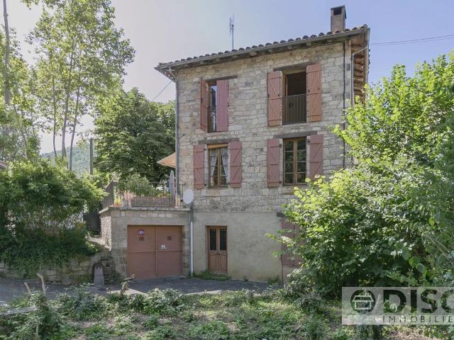 Maison de village donnant sur une belle place. 174m² Saint Antonin Noble Val