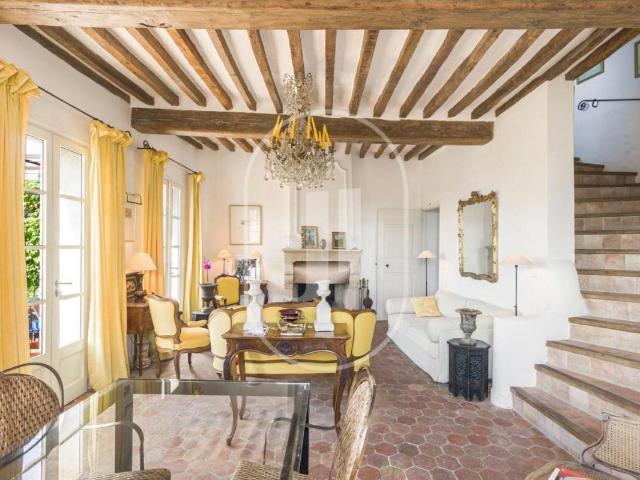 Maison de village du 17ème siècle avec vue à vendre à Roussillon
