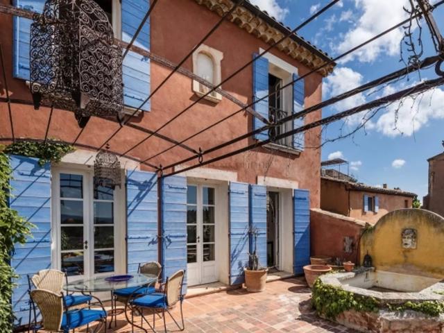 Maison de village du 17ème siècle avec vue panoramique à Roussillon