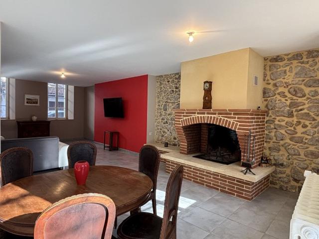 Maison de village du XIXe siècle en pierre 394m² Bélesta