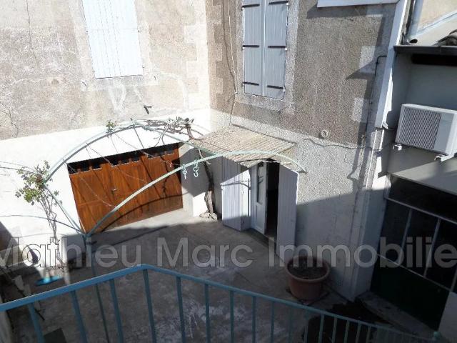 Maison de village en 4 chambres, cour, terrasse, garage