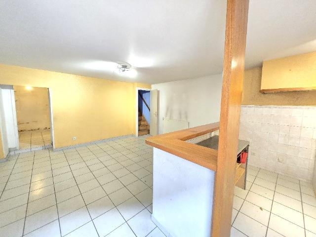 Maison de village en triplex de Type 5 de 122.57 m2 habitables. 69390 VERNAISON