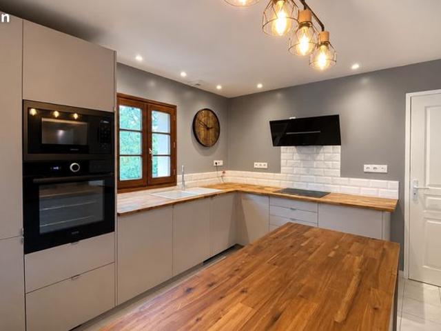 Maison de village en triplex – 130 m² – Saint Cergues