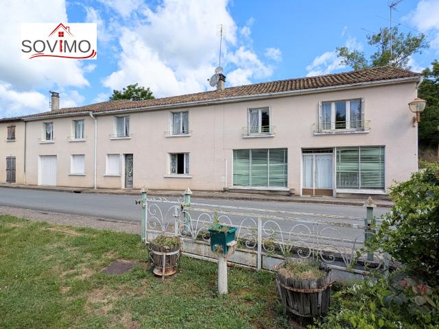 MAISON DE VILLAGE EN BORD DE ROUTE, À RAFRAICHIR AVEC TERRAIN SÉPARÉ ET CLOS EN BORD DE RUISSEAU ET DÉPENDANCES