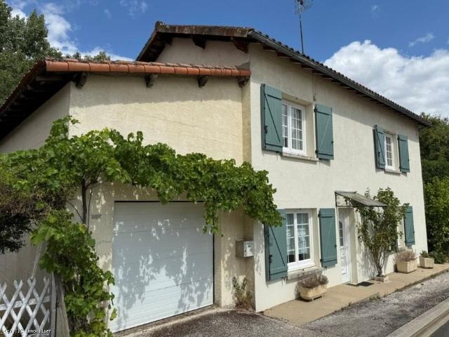 Maison de Village En Bordure de la Charente 89m² Ruffec