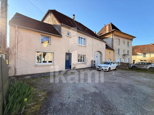 Maison de village en pierre, 6 pièces, 148 m2, jardin 1 100