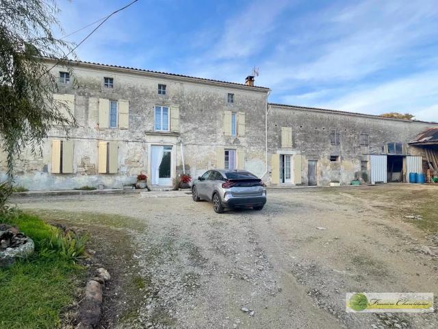Maison de village en pierre