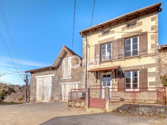 Maison de village en pierre à Chaptelat