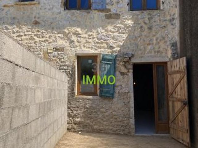 Maison de village en pierre à rénover | Jardin et cadre paisible | Uzès