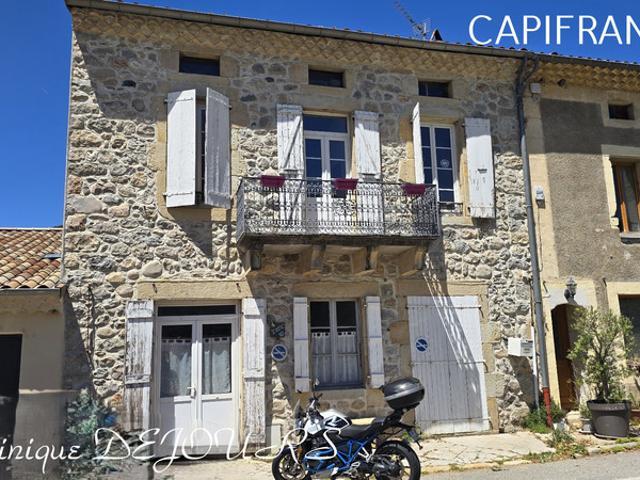 Maison de village en pierre avec terrasse, grand séjour, cuisine équipée, 4 chambres, atelier et caves, à DUNIERE SUR EYRIEUX 07, à 35 mn de Valence 26