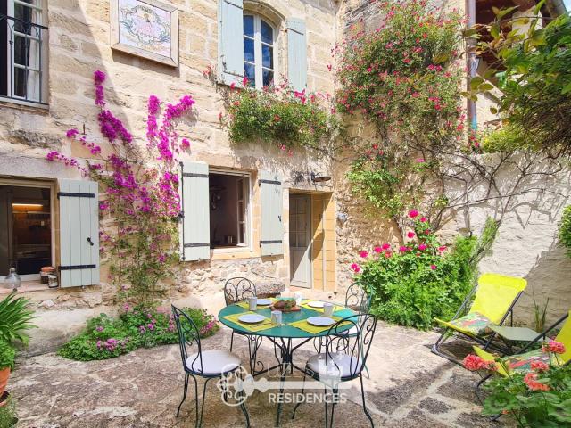 Maison de village en pierre avec cour fleurie, terrasse et d. 140m² Sanilhac Sagriès