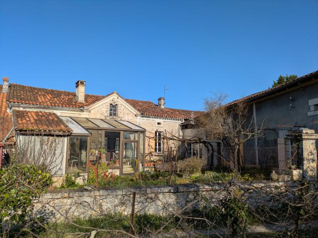 Maison de village en pierre avec dépendance Beau potentiel Périgord Vert