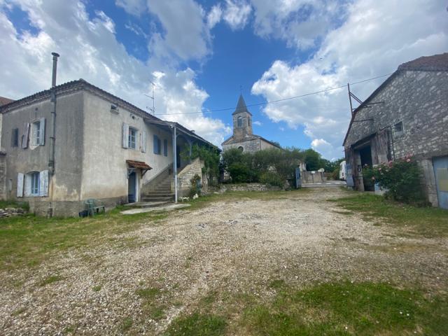 MAISON DE VILLAGE EN PIERRE AVEC GRANGE ET APPENTI EN PIERR