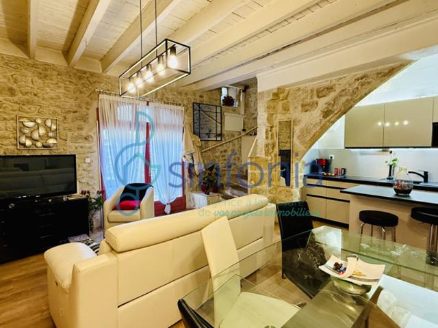 Maison de village en pierre entièrement rénovée au coeur de L