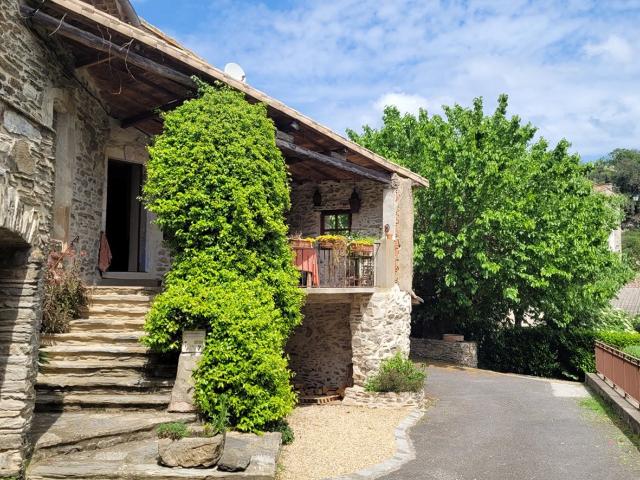 Maison de village en pierre pittoresque dans un endroit calm. m² Roujan