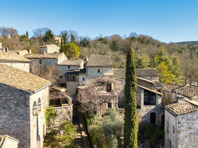 Maison de village en pierre, pleine de caractère et d'histoire
