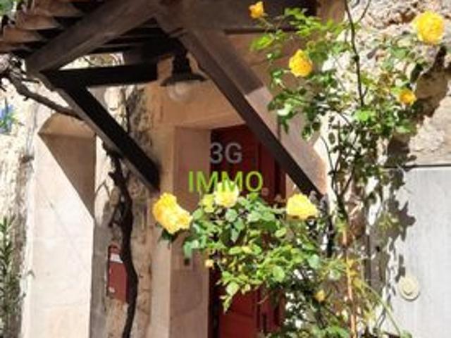 Maison de village en pierre | Terrasse et village prisé | Uzès