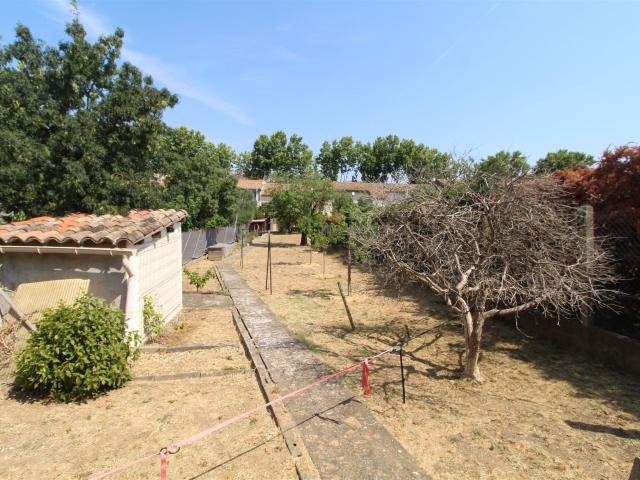 Maison de village en pierre, un très beau jardin et un garag. 143m² Saint Laurent de la Cabrerisse