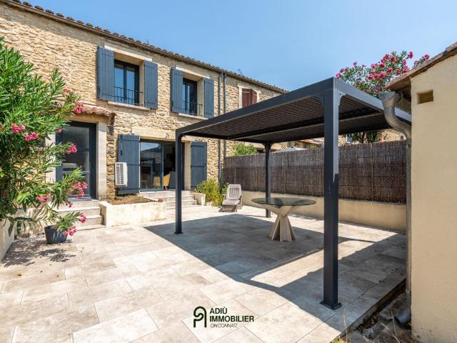 Maison de village en pierres avec garage et extérieur