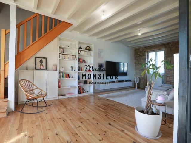 Maison de village en pierres avec prestations haut de gamme