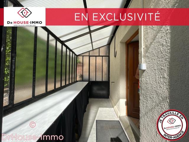 Maison de village en pierres dorées