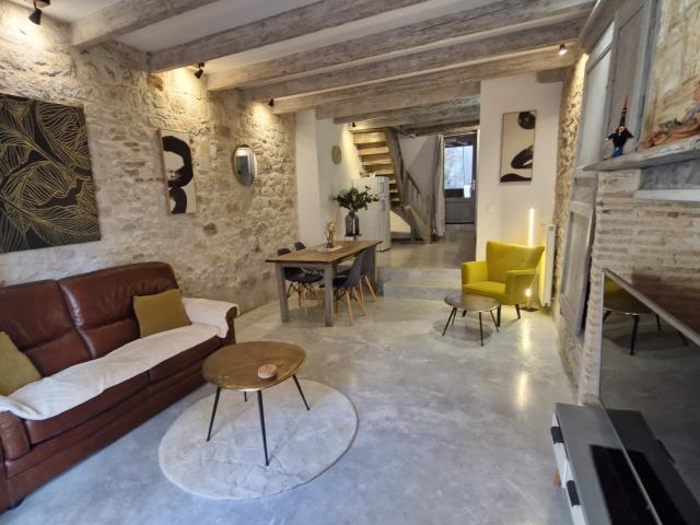 MAISON DE VILLAGE EN PLEIN COEUR DE VILLEREAL 2 CHAMBRES 86 M²