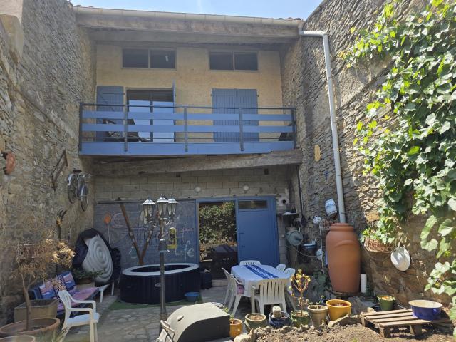 Maison de village + garage + cour SIRAN
