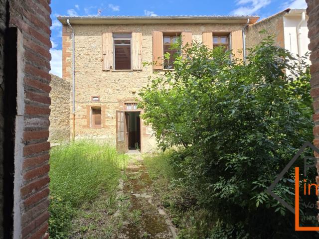 MAISON DE VILLAGE, GRANGE ET JARDIN