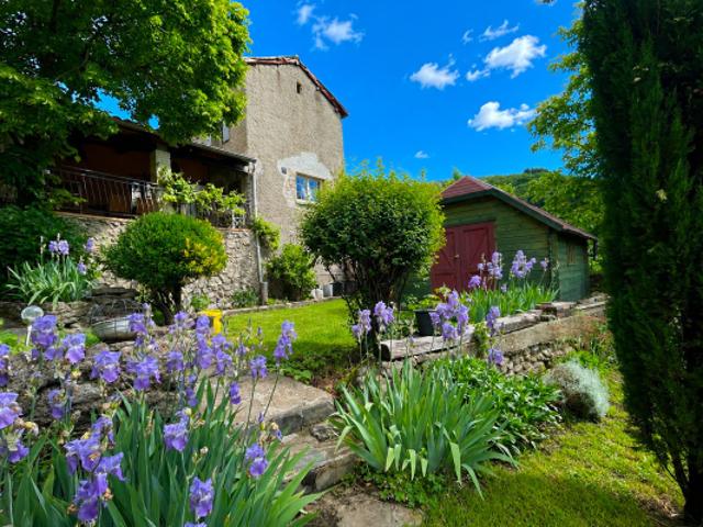 Maison de village indépendante avec 754 m2 de jardin paysagé