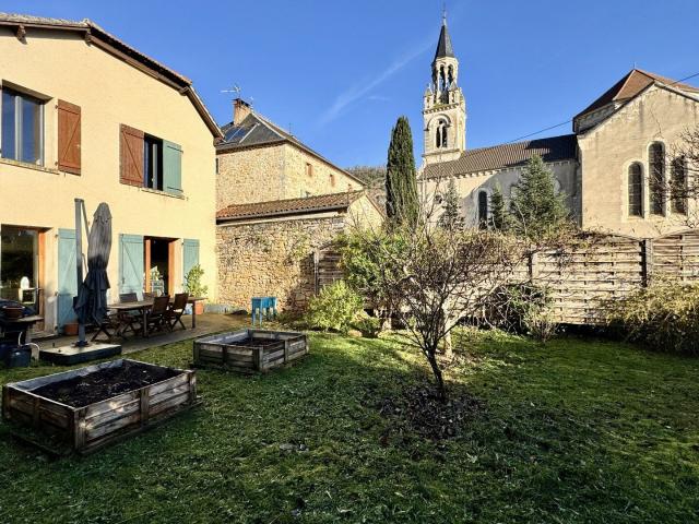 Maison de village jardin piscine