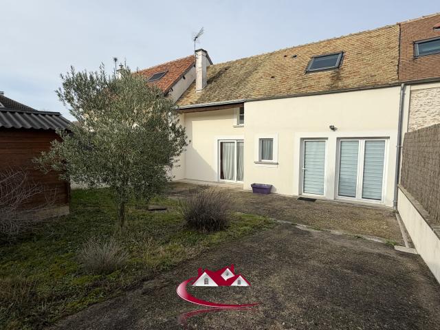 Maison de village lumineuse