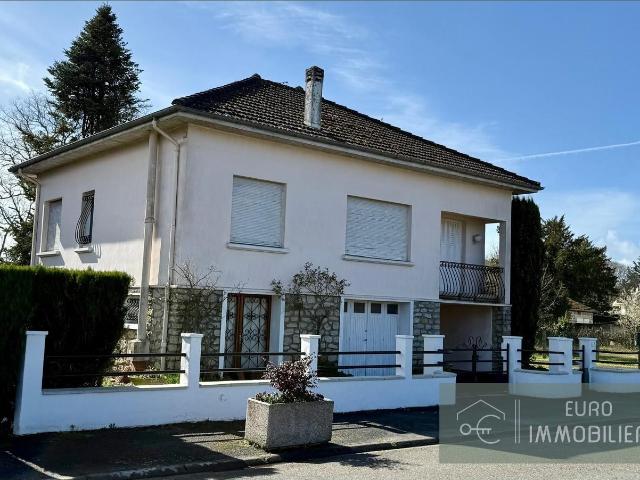 Maison De Village Luxey 3 Chambres 350M2 terrain Bur. 107m² Luxey