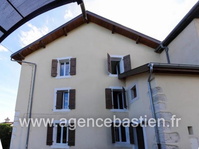 MAISON DE VILLAGE MEUBLEE 4 CHAMBRES PROCHE ECOLE DIVONNE
