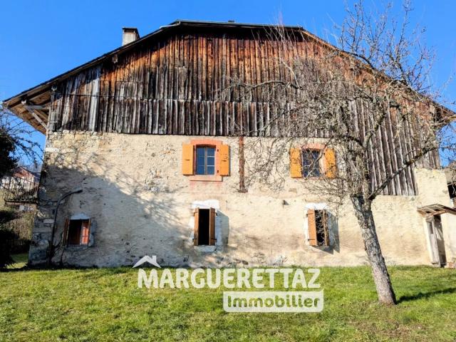 MAISON DE VILLAGE MITOYENNE A RENOVER