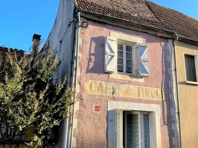 Maison de village mitoyenne avec cour et terrasse