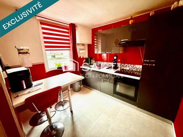 Maison de village mitoyenne des 2 côtés  3 chambres