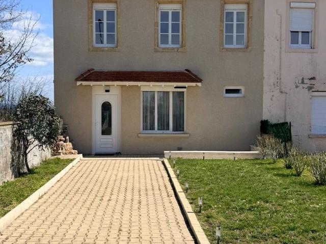 Maison de village mitoyenne rénovée de 95 m2 hab. 95m² Avrilly