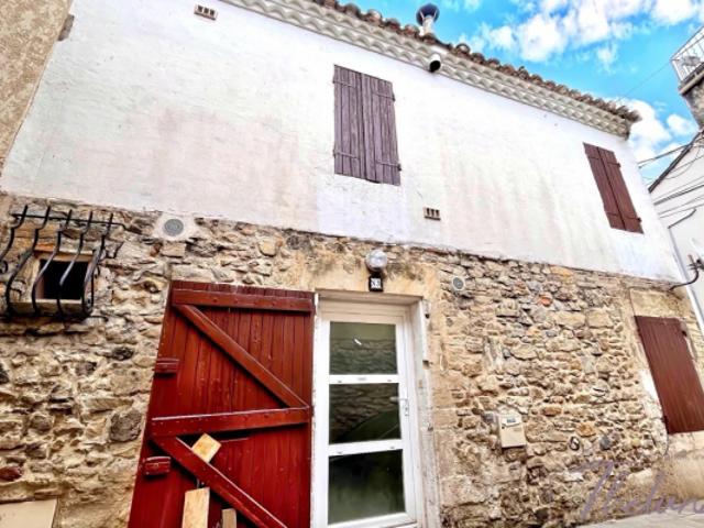 Maison de village pleine d'authenticité au coeur du village