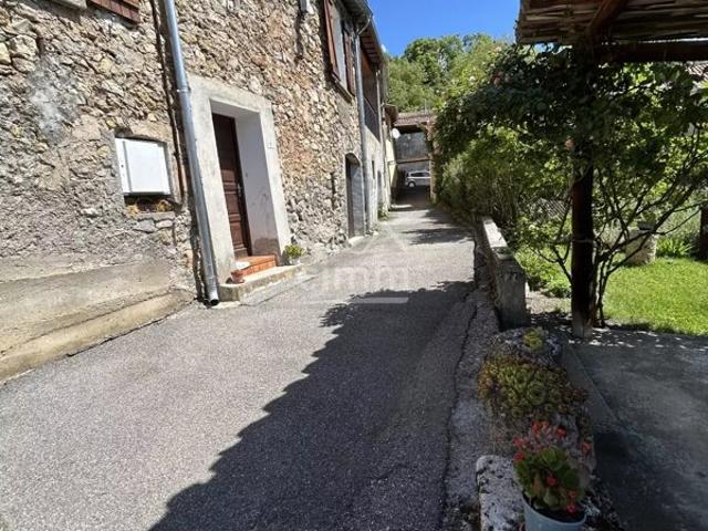 Maison de village pleine de charme à Bayons