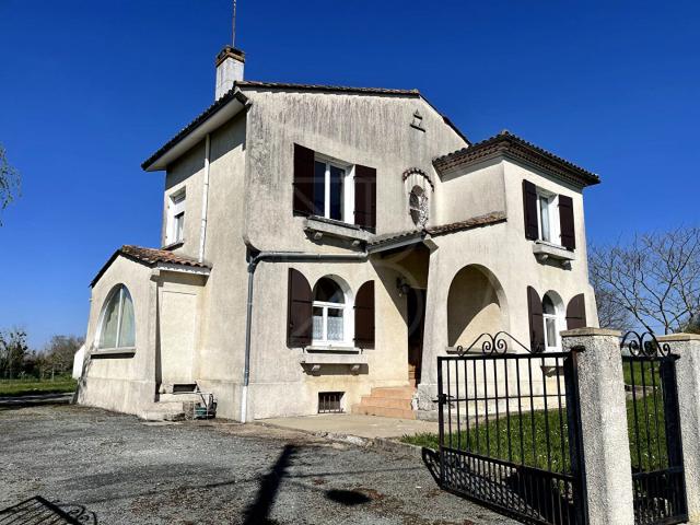 Maison de village pleine de potentiel 106m² Monségur