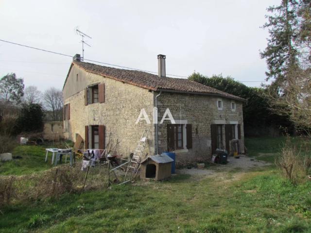 Maison de village proche de Ruffec 4km