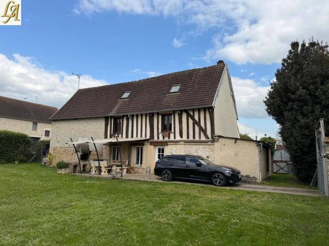 MAISON DE VILLAGE. PROCHE PACY