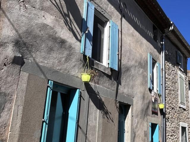Maison de village, remise avec petit exterieur