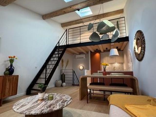 Maison de village rénovée au cœur du village de valbonne