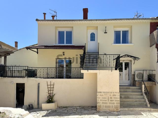 Maison de village rénovée avec appartement indépendant, terrasse et hangar Saint Jean de Ceyrargues