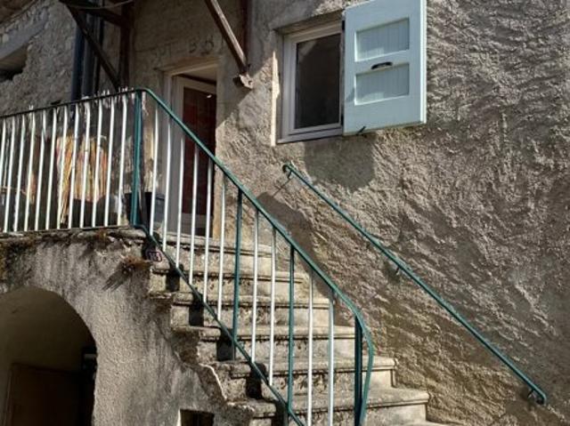 Maison de village rénovée avec dépendances