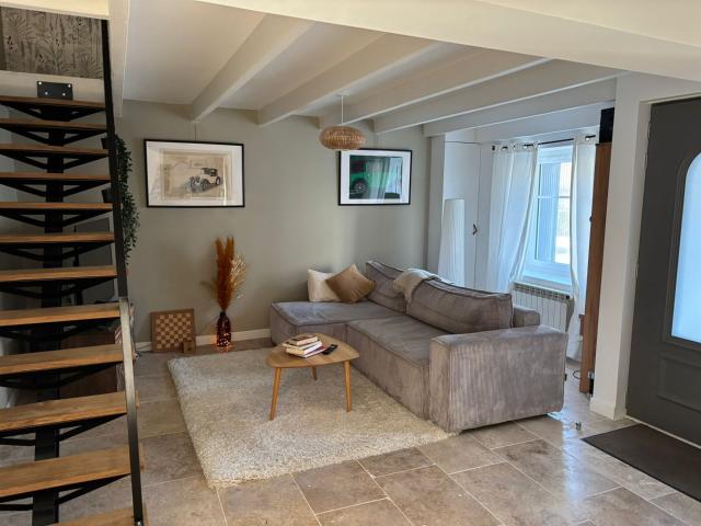 Maison De Village Renovee Avec Pation Et Garage 128m² Nieul sur Mer