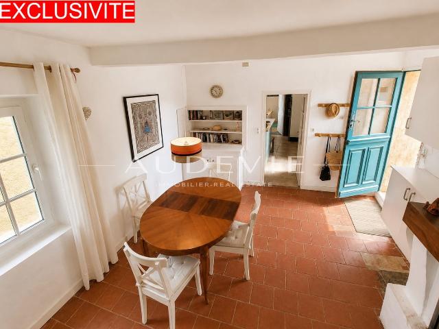 Maison de village rénovée avec terrasse – Charme authentique. 95m² Saint Jean de Barrou
