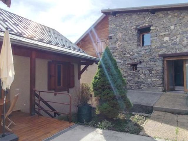 Maison de village rénovée + annexe